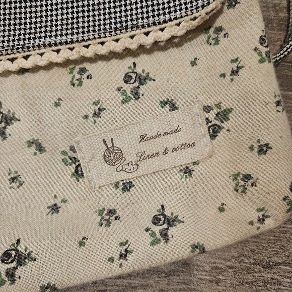 Linen & Cotton Floral Crossbody Bag - Picture 3 of 5